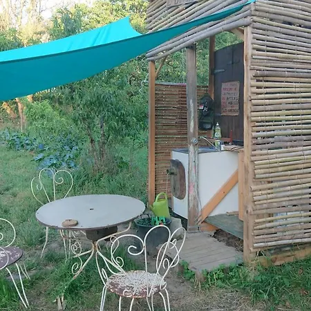 Tente En Permaculture Pirate キャンプ場 *